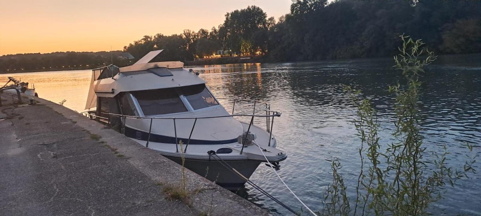 Hebergement Bateau A Quai Hotel Avignon Exterior foto